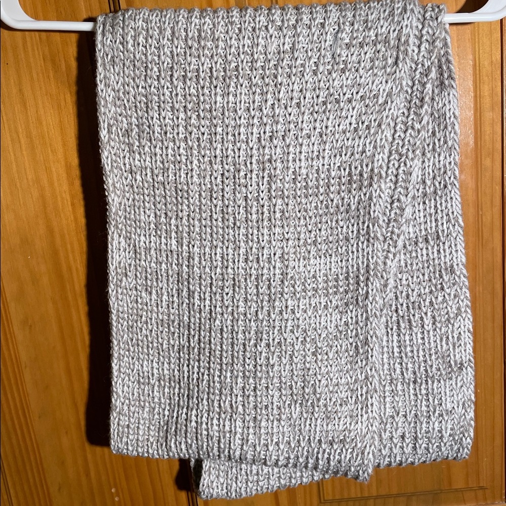Thick and Cozy Knit Infinity Scarf. Heather Grey.